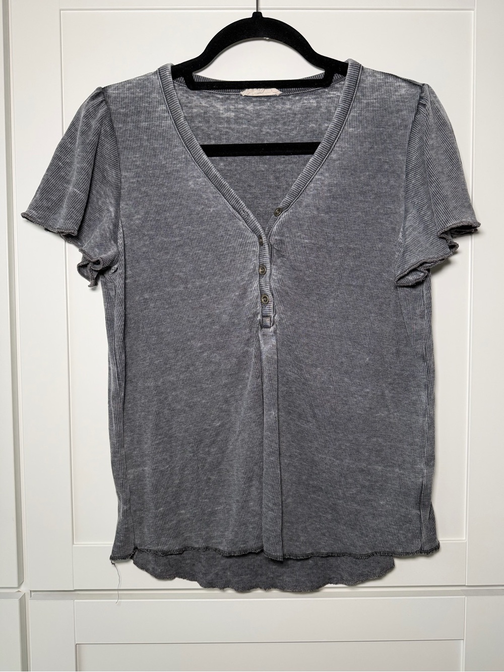 Jane and Delancey 2010s Soft Grunge Ribbed Lettuce Edge Flowy Top Indie Sleaze